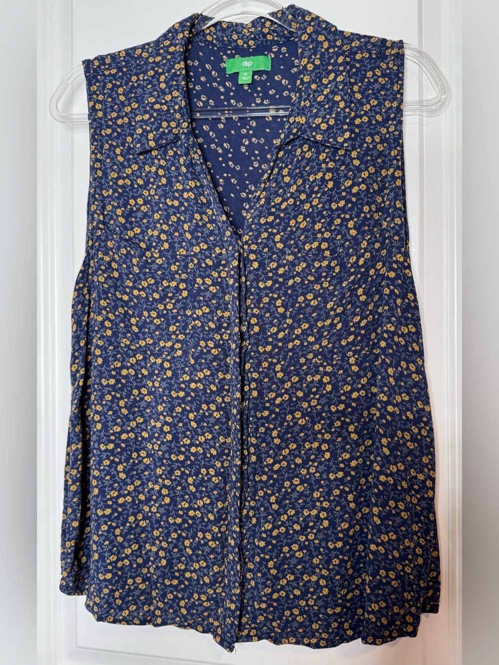 dip Navy Sleeveless Floral Button-Front Camisole with Yellow Print